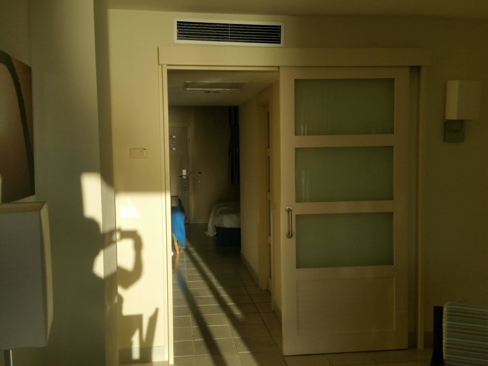 Blick vom Wohnbereich Richtung Schlafzimmer Hotel H10 Tindaya