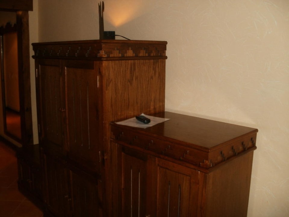 Schränke mit Fernseher und Kühlschrank Grand Makadi