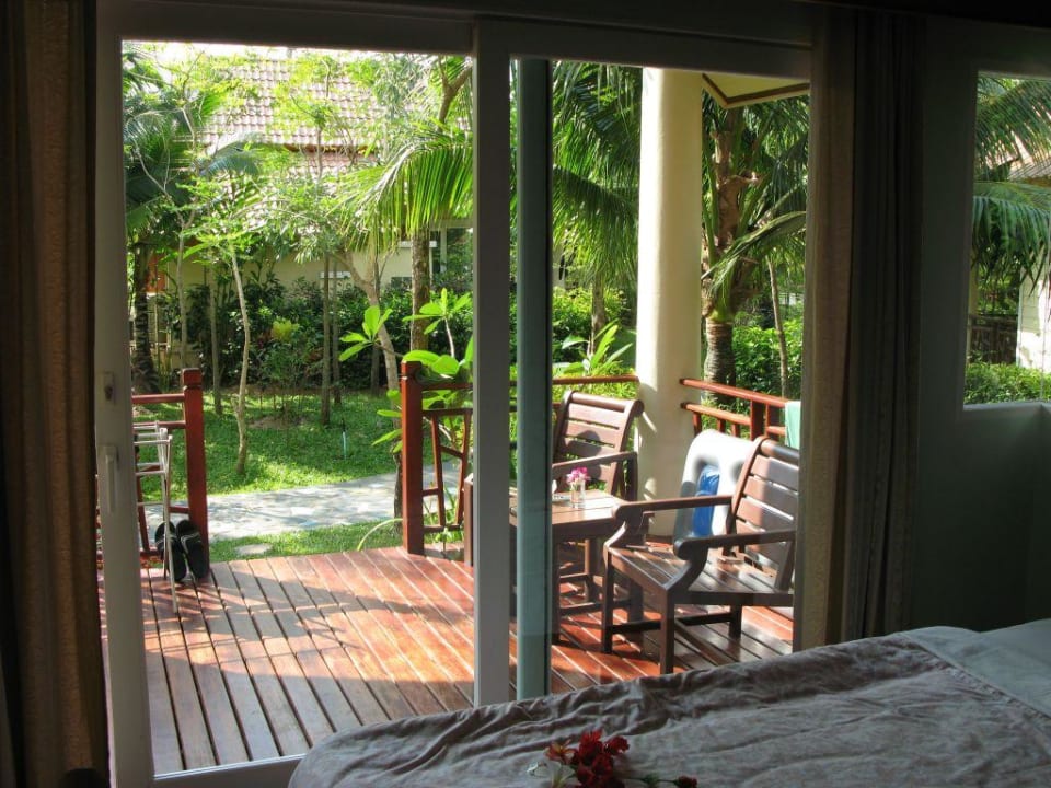Blick vom Zimmer auf die Terrasse Koh Chang Paradise Resort & Spa