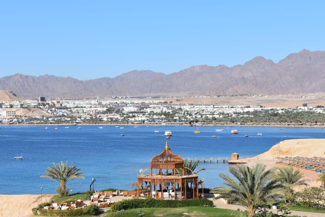 Horizon Bar, schöne Lage nicht für AI-Gäste Mövenpick Resort Sharm el Sheikh