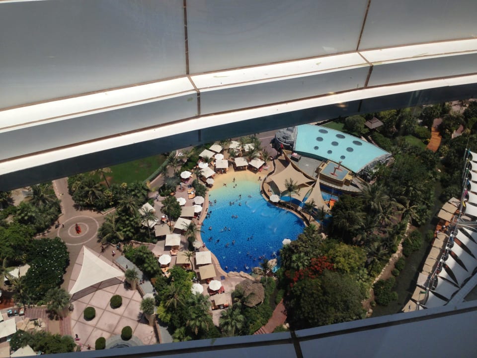 Der Blick vom 24. Stock auf den Kinderpool Jumeirah Beach Hotel