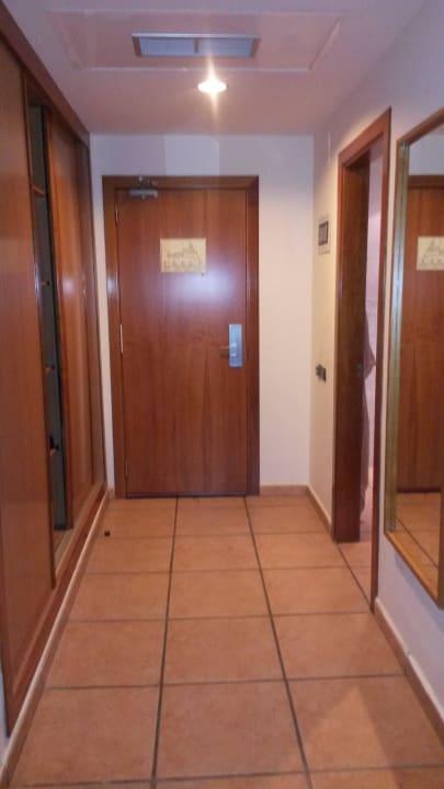 Kleiderschrank und Eingang/ Flur SBH Club Paraiso Playa