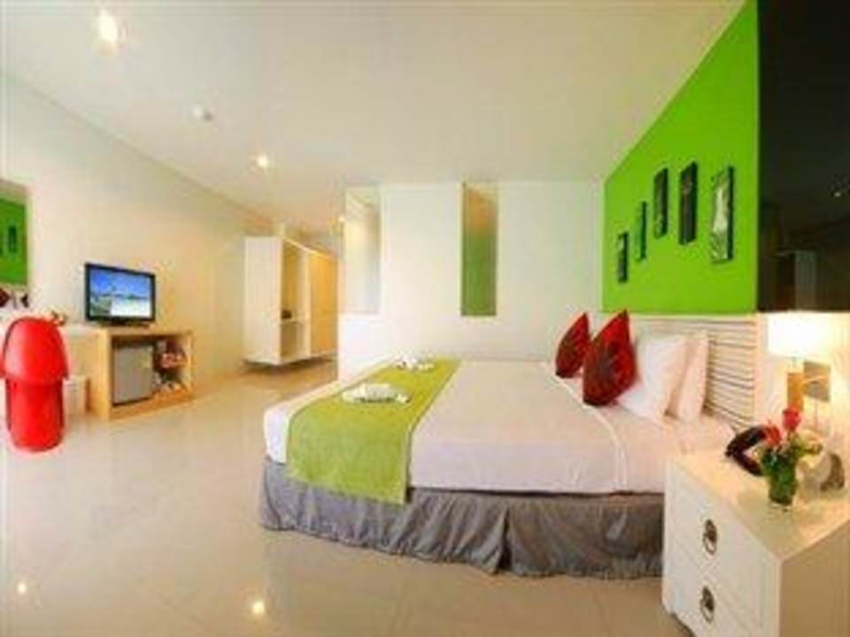 Studio Pent Room Hotel The Lantern Resort Patong