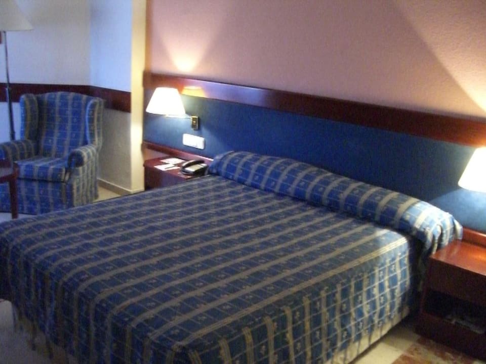 Zimmer zum Hafen/ Landseite  Hotel Meliá Alicante