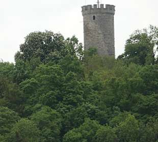 Blick hoch zum Wallburgturm von Eltmann