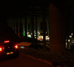 Unter der Landebahn:Nutzung als Kirmesplatz