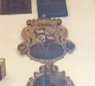 Ritterwappen oberhalb