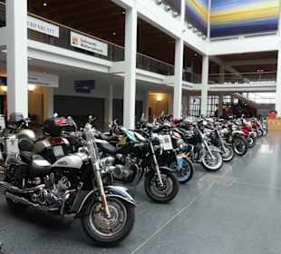 Gebraucht-Motorräder im Foyer