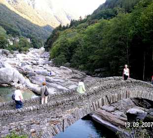 Valle Verzasca Schöne Brücke