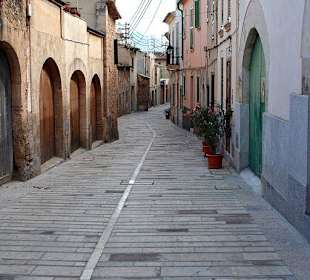 Leere Gasse in Alcudia