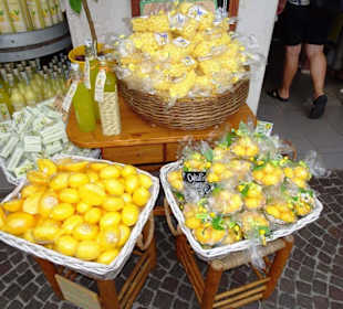 Zitronenprodukte vor dem Eingang