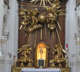 Salzburg: Dreifaltigkeitskirche am Makartplatz