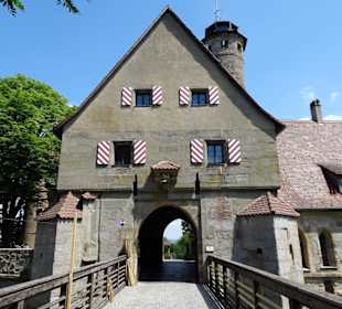 Zugang zur Burg über den Burggraben