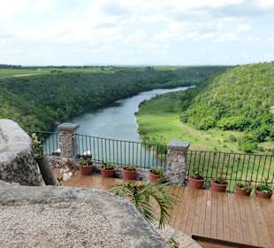 Blick vom Dorfplatz au den Chavón