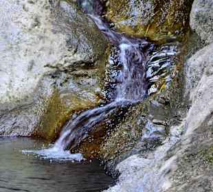 Masca-Schlucht - glasklare kleine Zuflüsse
