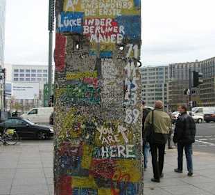 Pezzo del muro a Postdamer Platz