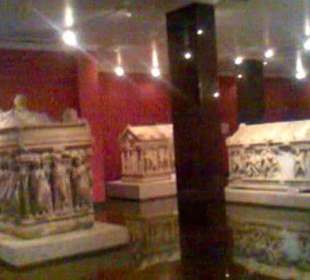 Зал с надгробиями