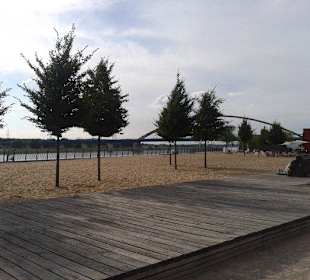 Blick vom Rheinpark kommend