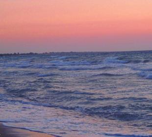 Das Meer mit Sonnenuntergang