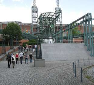 Blick auf den Haupteingang des Centro