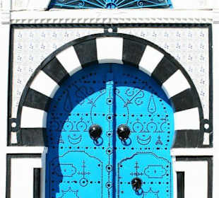 Weiß-Blau-Schwarze Tür