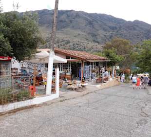 Kournas See Souvenvirshops