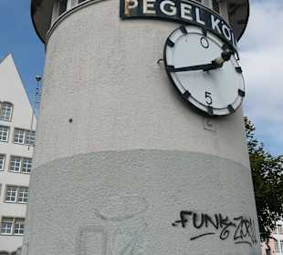 Der Pegel Köln am linken Rheinufer