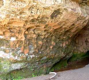 Der irritierende Wasserschlauch zur Gutmannshöhle