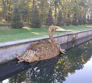 Peterhof - Kanal zwischen Schloß und Ostsee