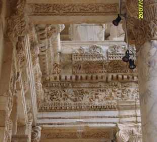 Celsus Bibliothek, Detail von Unten!