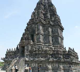 Widok na świątynie Prambanan