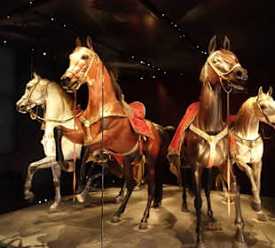 Pferdestatuen im Riesensaal