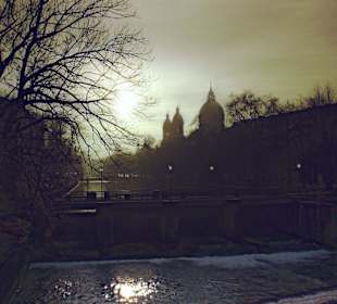 Die St. Lukas Kirche an der Isar