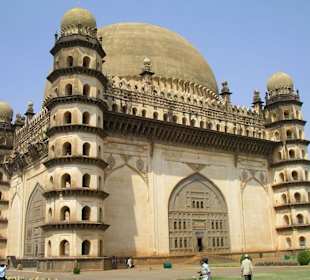Das Gol Gumbaz Mousoleum in Bijapur