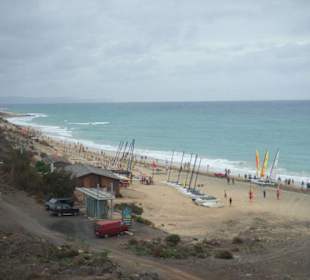 Strand mit Segelschule...