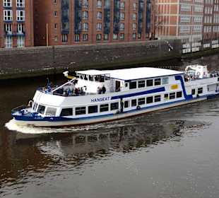 Ein Schiff der Rundfahrt-Flotte