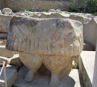 Monumentalstatue der Magna Mater