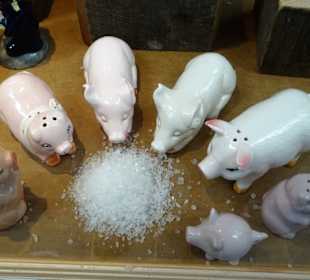 Exponate des Salzmuseums im Schaumagazin