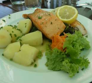 Mittagessen im Biergarten Schloßberg Gaststätte