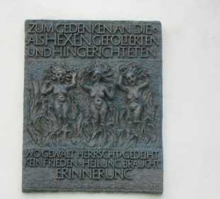 Gedenktafel für Hexenverfolgung
