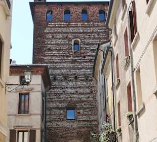Blick zum Torturm Porta Dieda