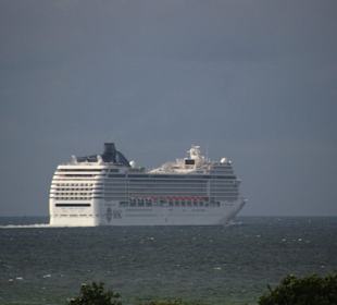 MSC Orchestra verläßt den Ostseekai