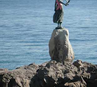 Das Mädchen mit der Möwe in Opatija