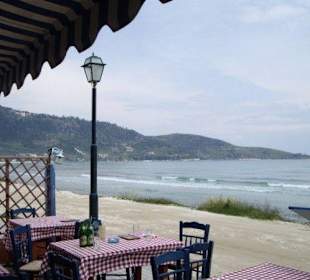 Taverne am Strand von Skala Potamias