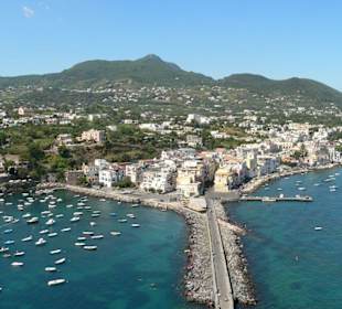 Blick über Ischia Ponte