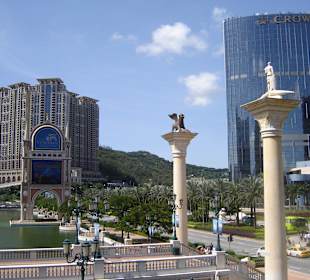 Blick vom Hotel zur Hauptstraße