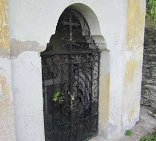 S. Pietro in Costa Beinhaus