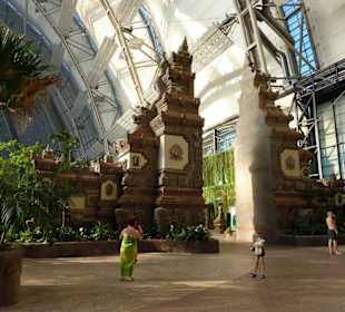 Das 13,80 m hohe Bali-Tor