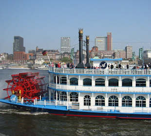 Hafenrundfahrt auf der Elbe