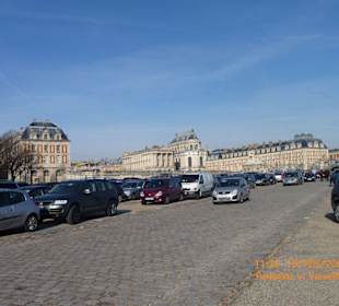 Gesamtansicht vom Parkplatz aus